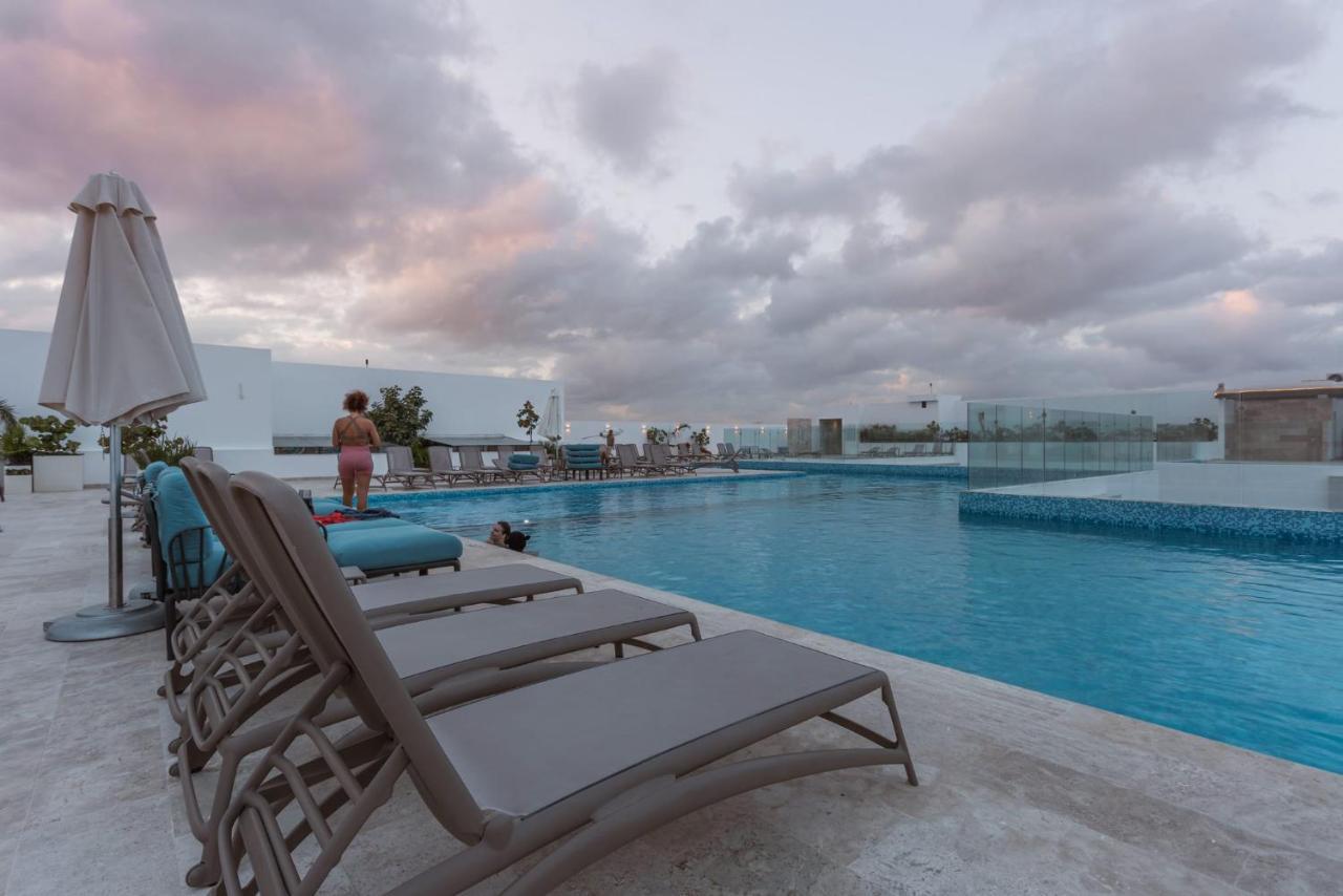 Apartment 2br In Location, Ipana Brand New, High Speed Wifi, 3 Rooftop Pools, Gym And Rooftop Bar With Ocean View Playa del Carmen