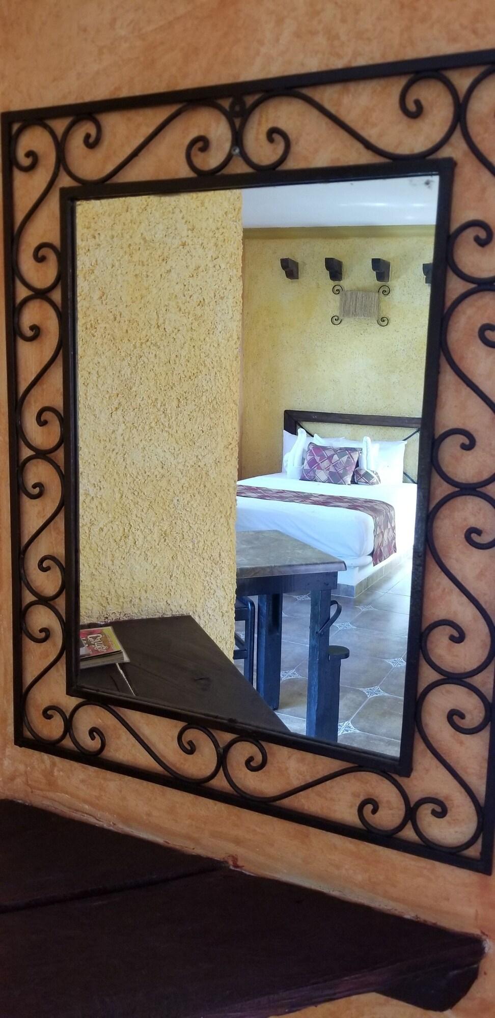 Alux Hotel 2*