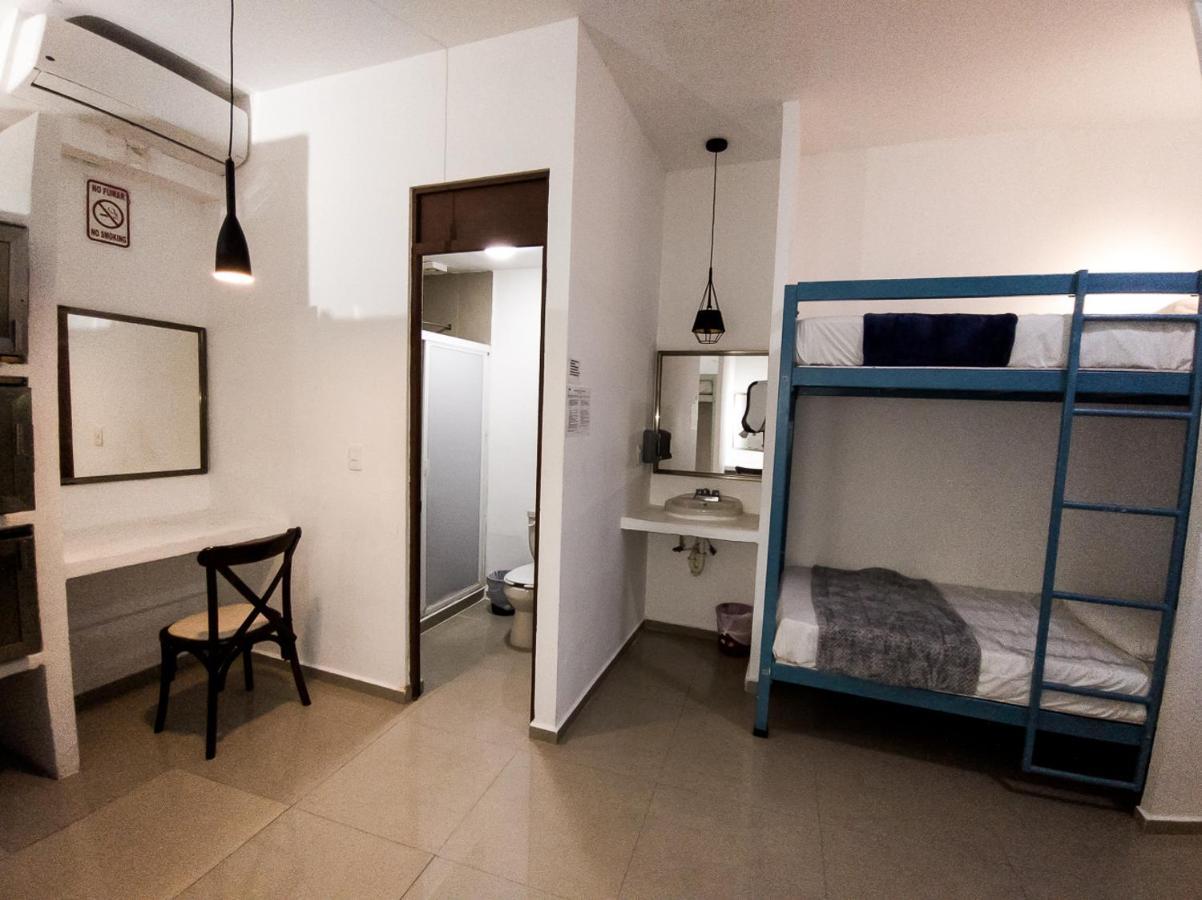 Lezzoto Boutique 2,5 Hostel Playa del Carmen