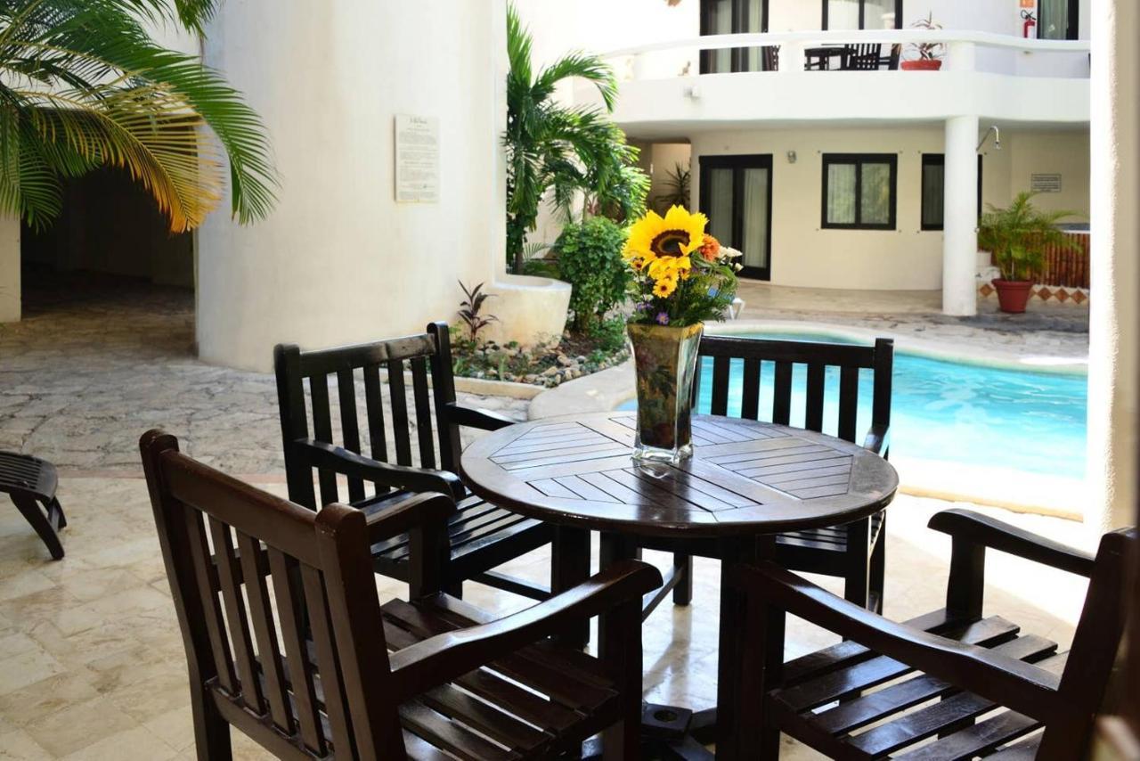 Blue Palms Suites, Pool Onsite, Steps To The & 5th Ave