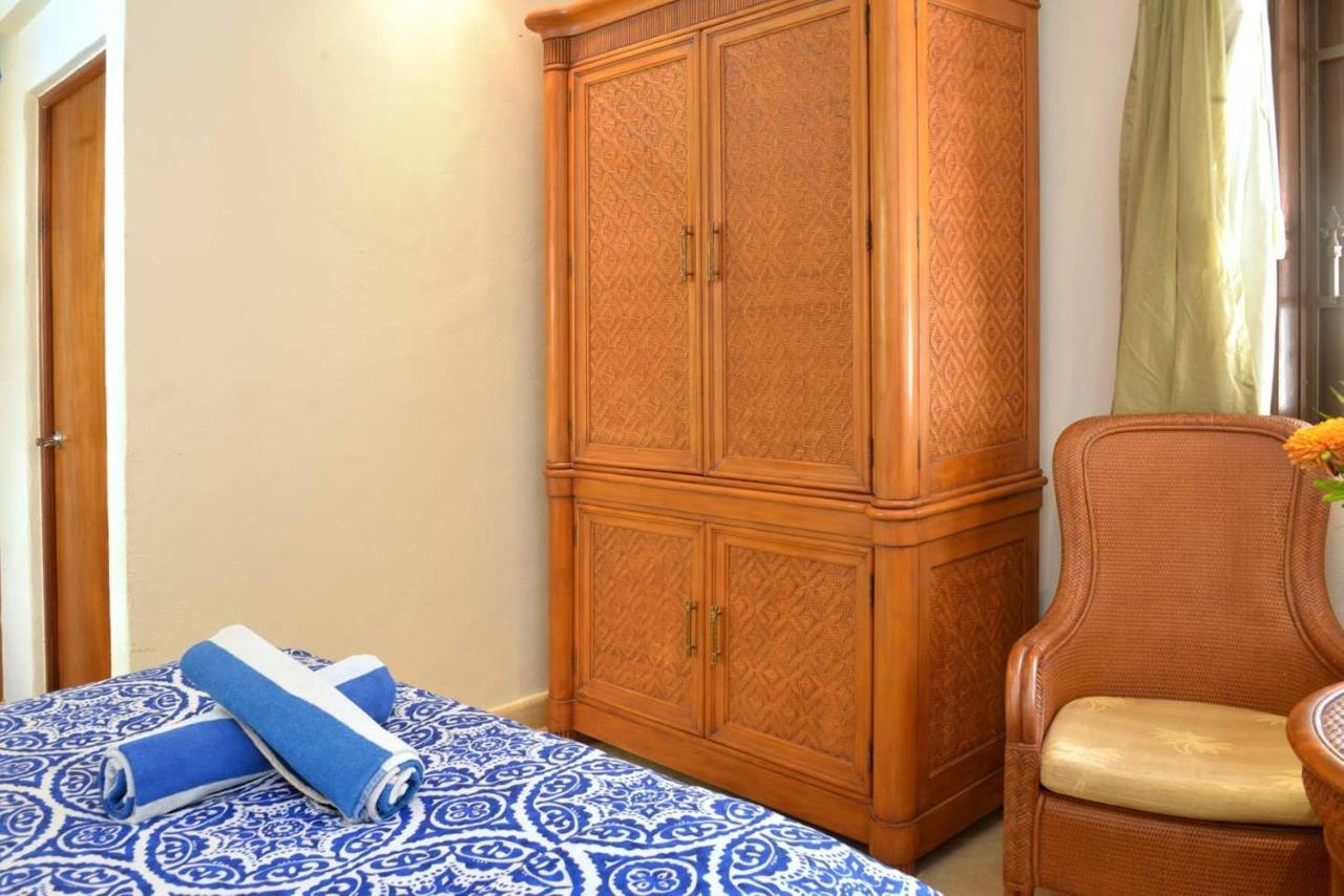 Blue Palms Suites, Pool Onsite, Steps To The & 5th Ave *