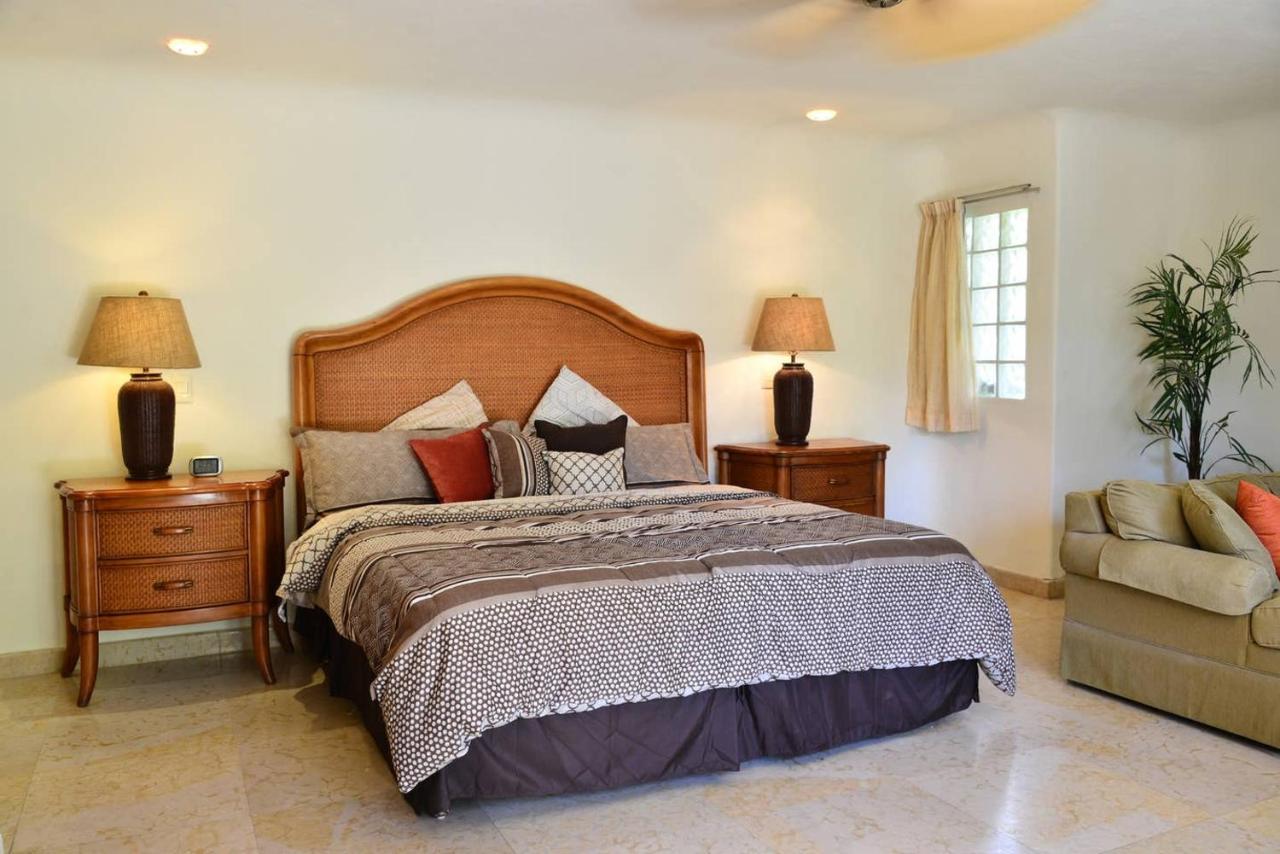 Blue Palms Suites, Pool Onsite, Steps To The & 5th Ave Apartment *