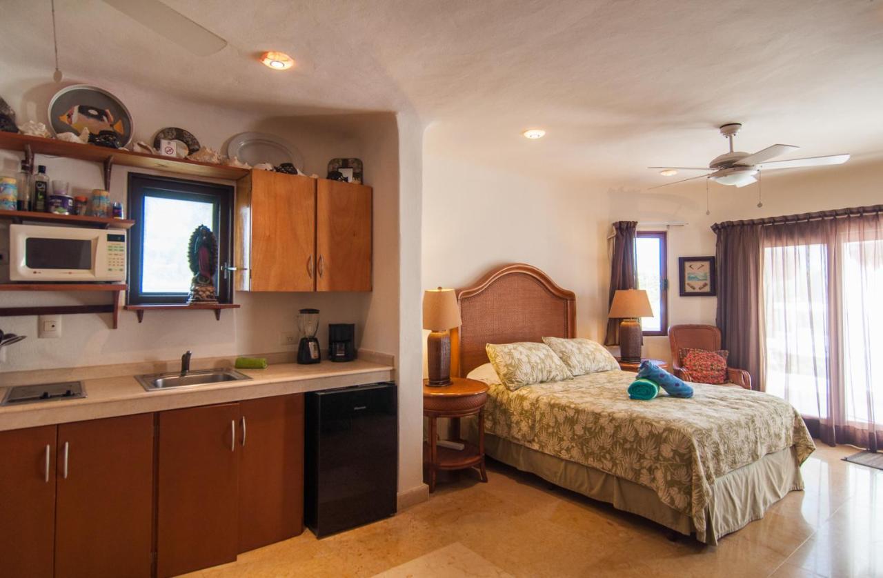 Blue Palms Suites, Pool Onsite, Steps To The & 5th Ave