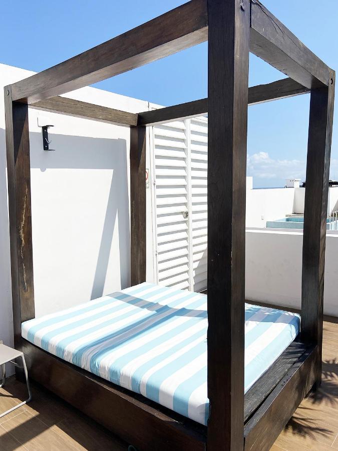 W/rooftop Pool Only 2 Mins From The Apartment *
