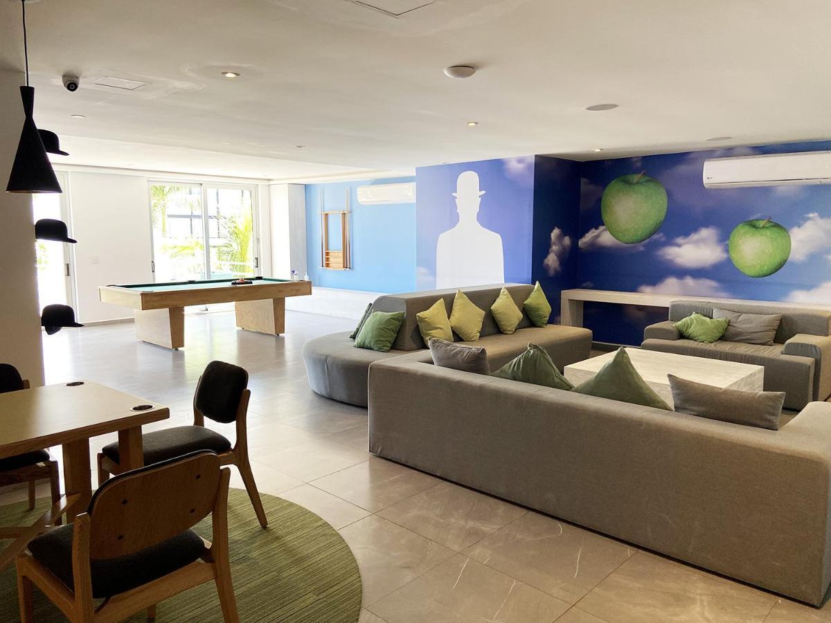 W/rooftop Pool Only 2 Mins From The Apartment Playa del Carmen