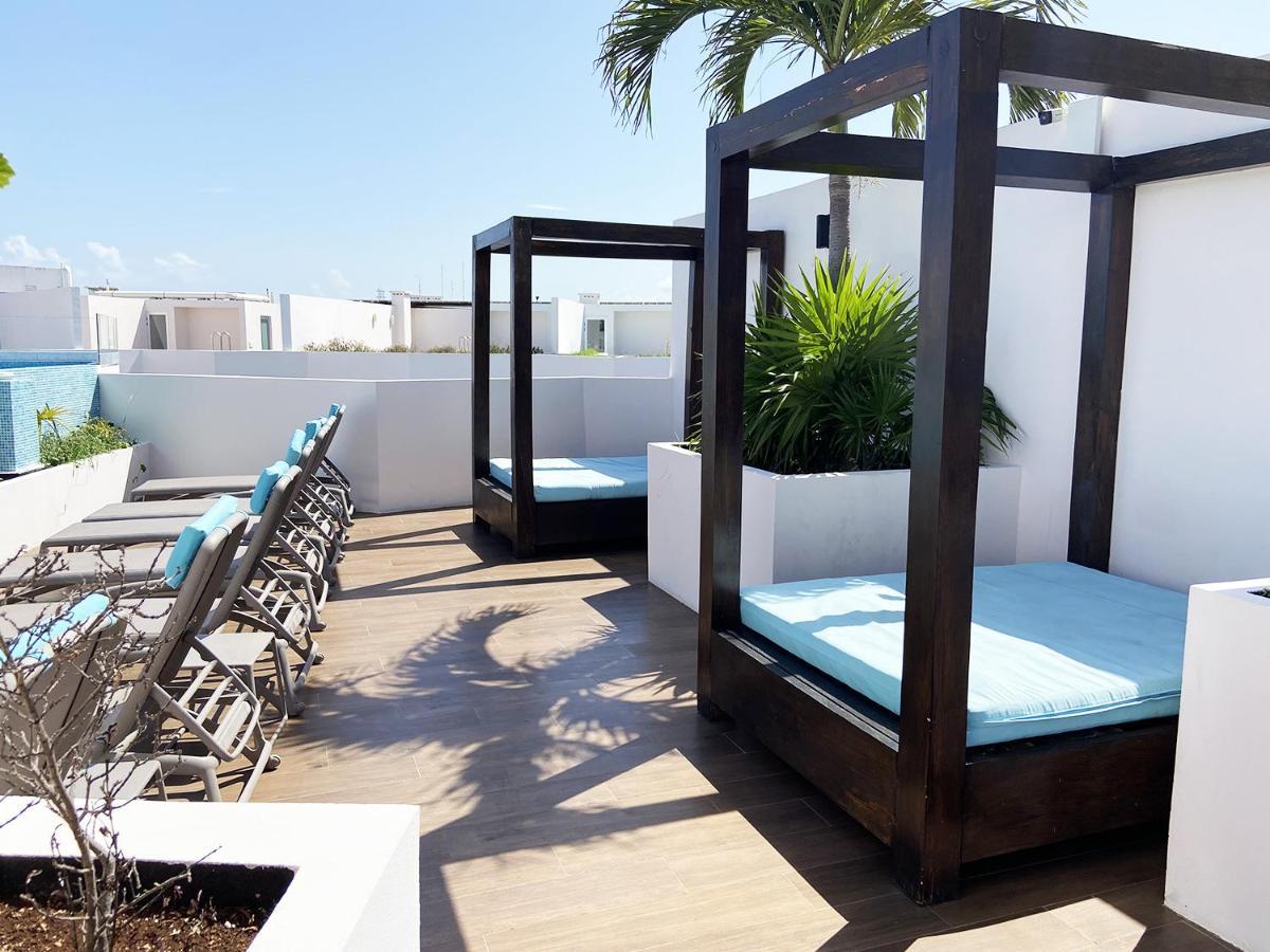 W/rooftop Pool Only 2 Mins From The Apartment Playa del Carmen
