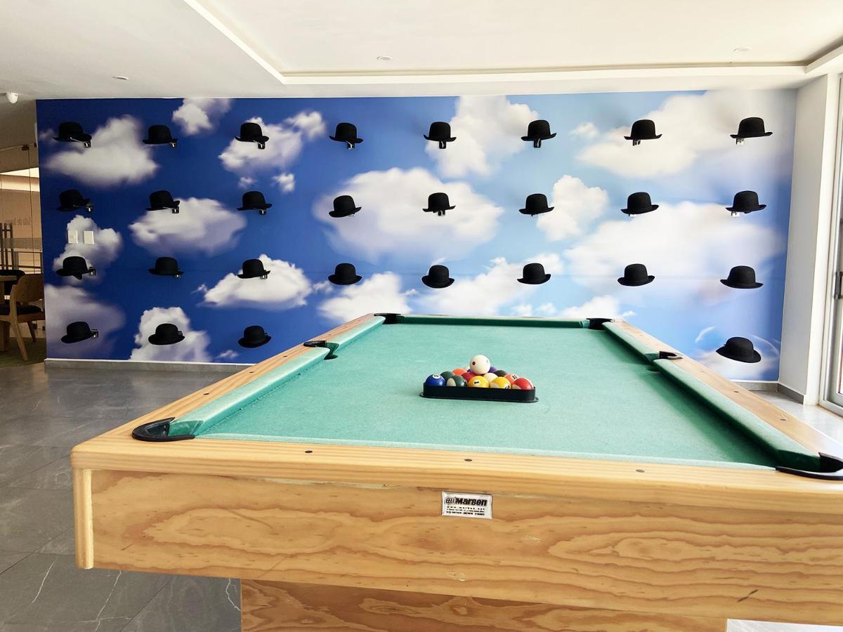 Apartment W/rooftop Pool Only 2 Mins From The *