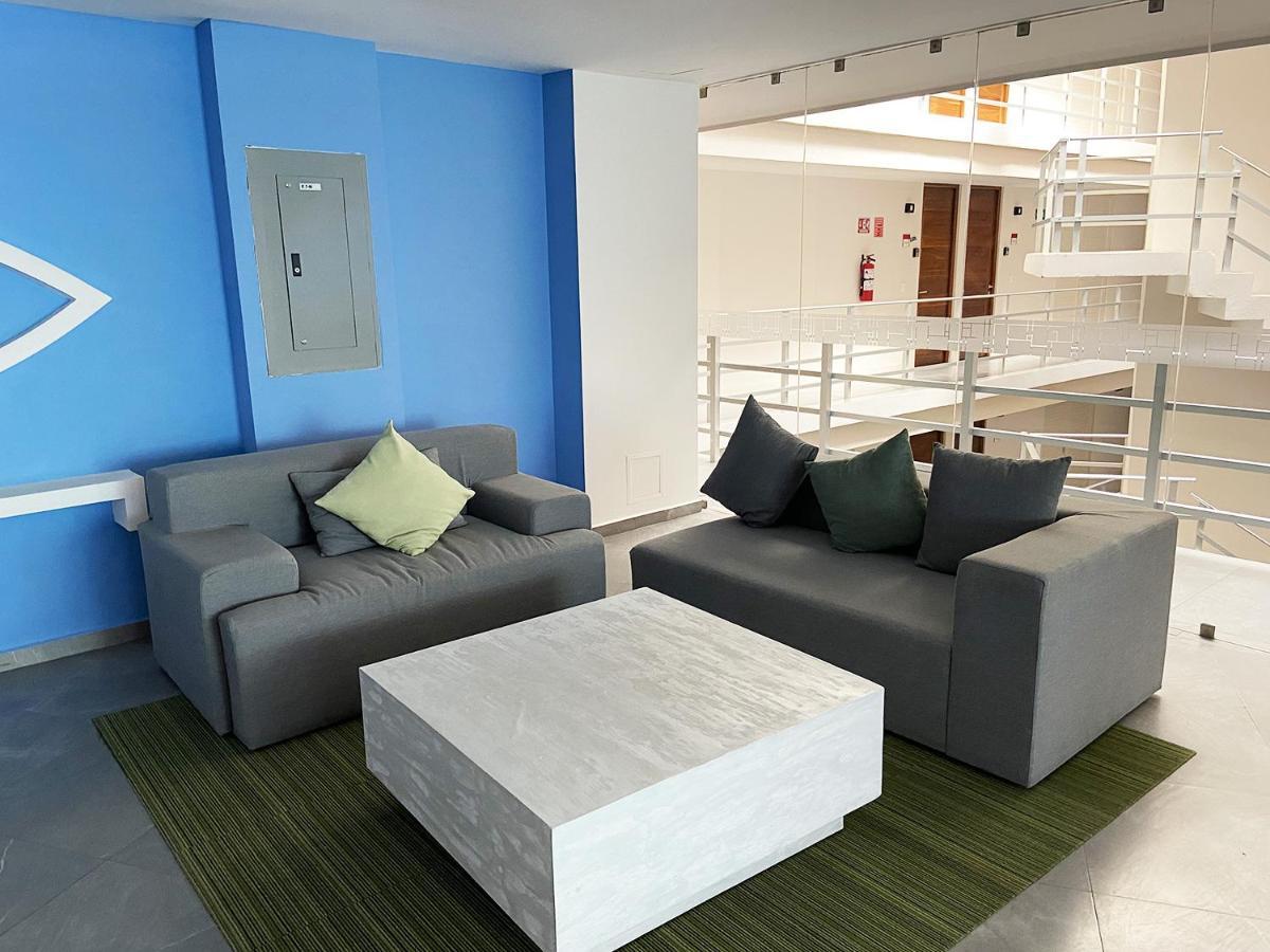 W/rooftop Pool Only 2 Mins From The Apartment *