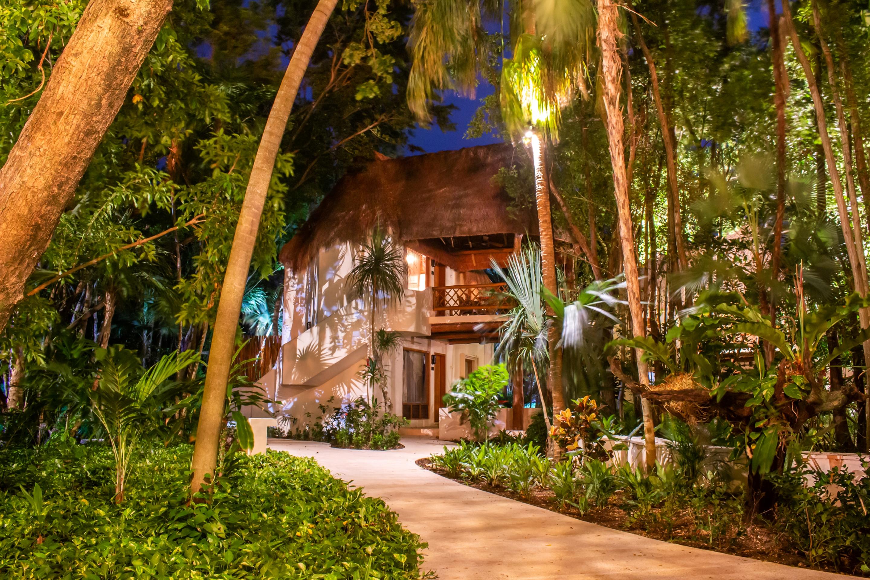 Resort Mahekal Front & 5*