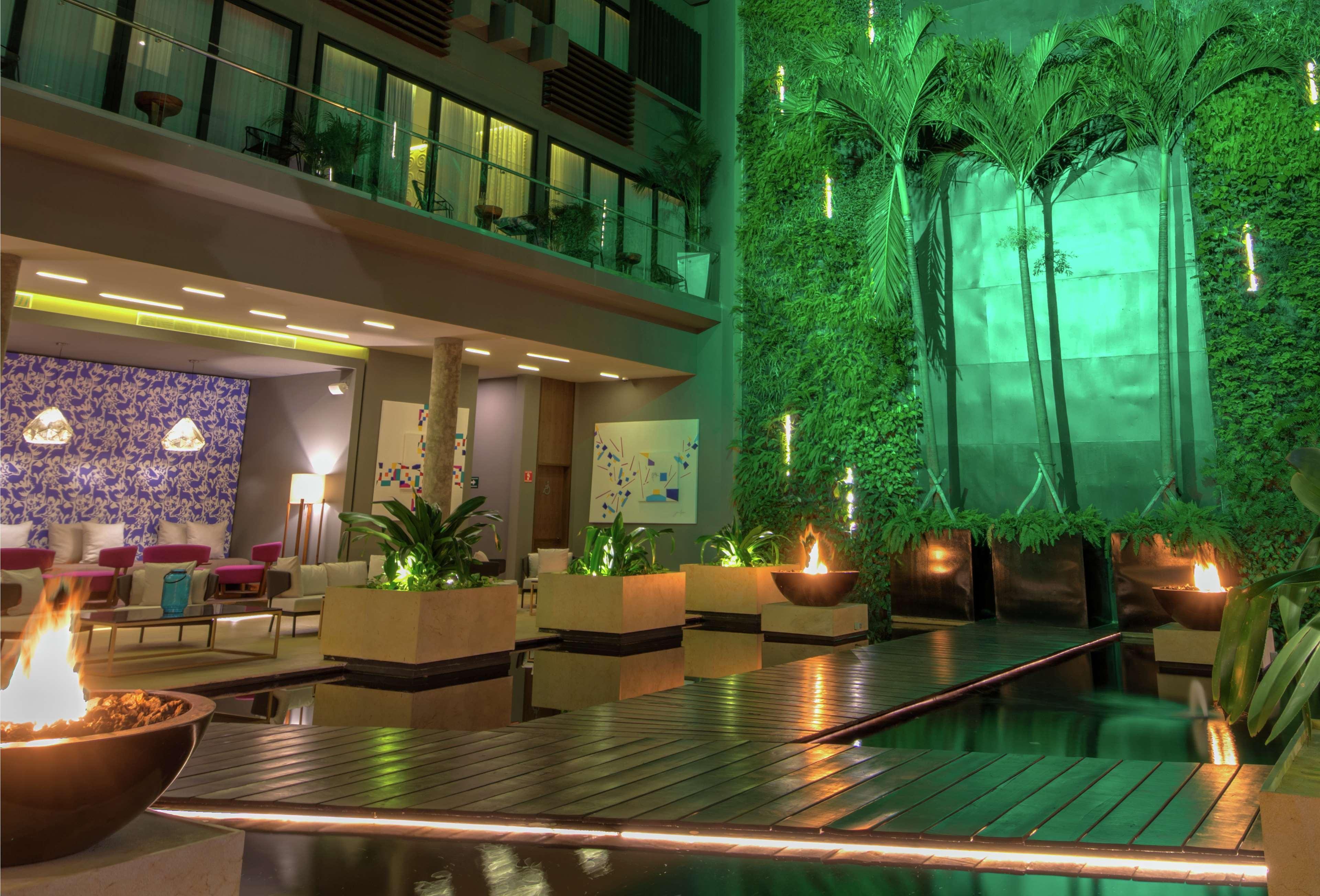 Hotel The Fives Downtown & Residences, Curio Collection By Hilton
