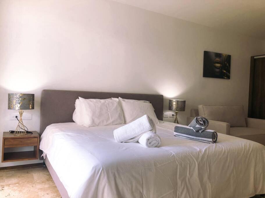 Martina's Studio Midtown2! Wanderfull Near 5th Av Apartment *