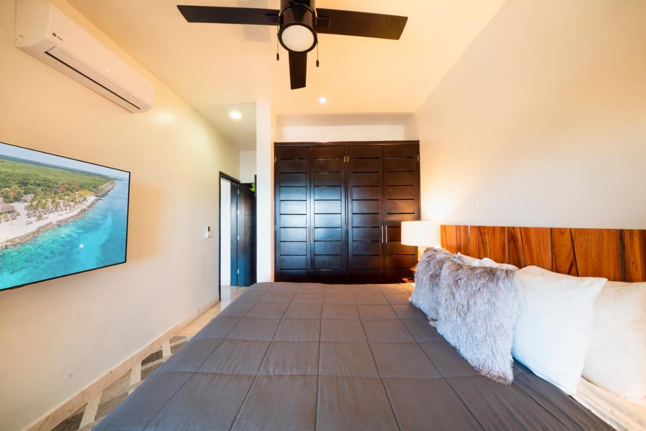 Сasa de vacaciones Surf 405 - Luxury Oceanview Beachfront 3 Bedroom With Gym - At El Faro Playa del Carmen