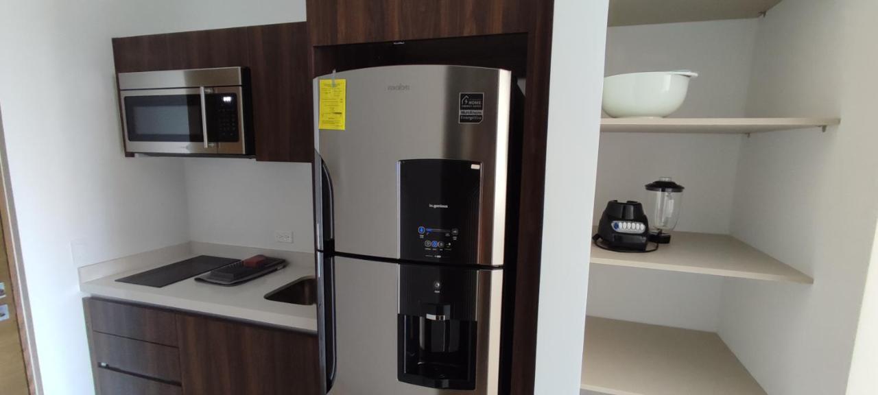 Menesse Mitdtown2 , Ave 25th Apartment *