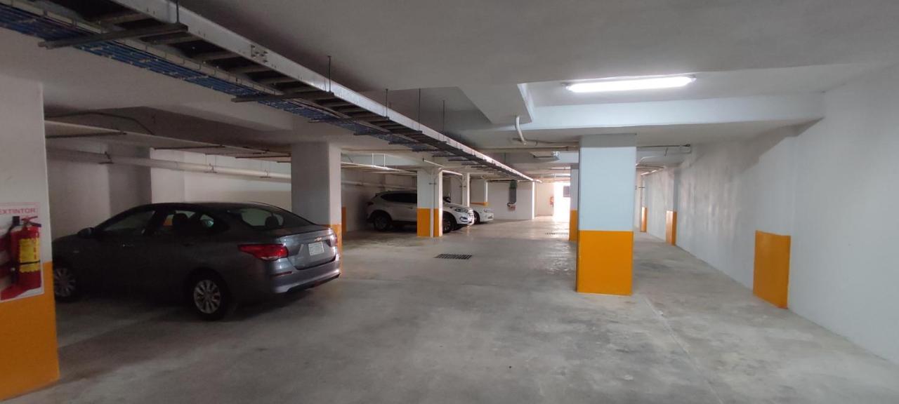 Menesse Mitdtown2 , Ave 25th *