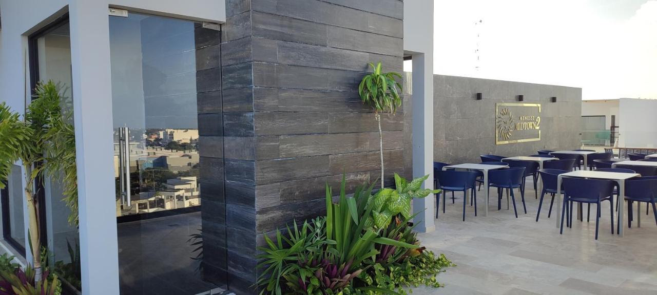 Menesse Mitdtown2 , Ave 25th Playa del Carmen