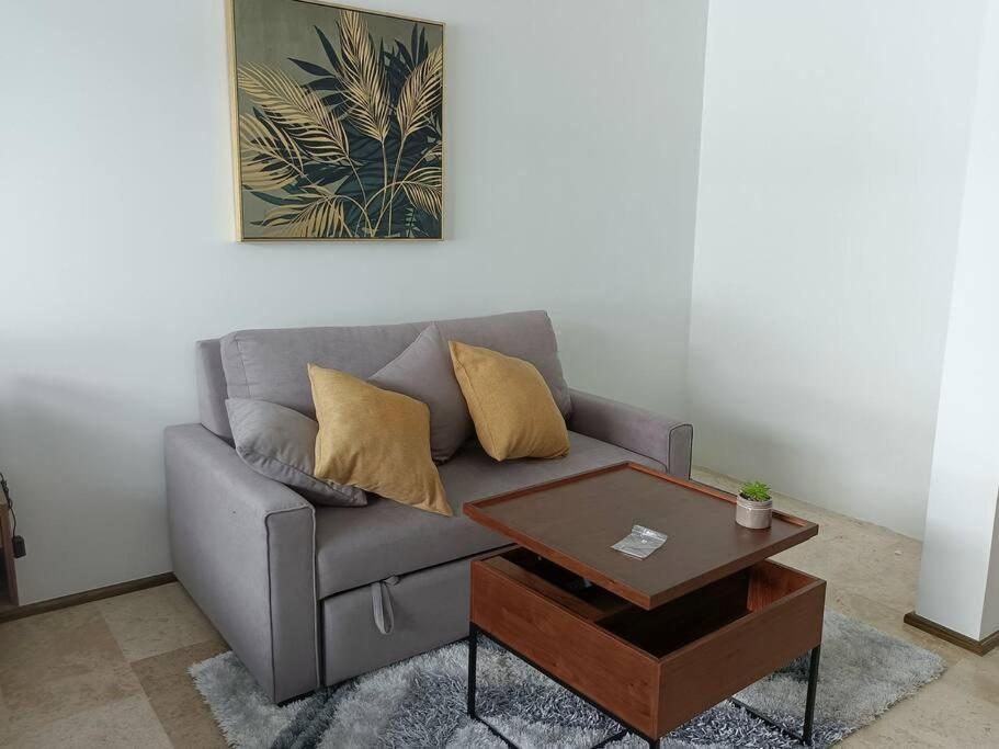 Menesse Mitdtown2 , Ave 25th Playa del Carmen