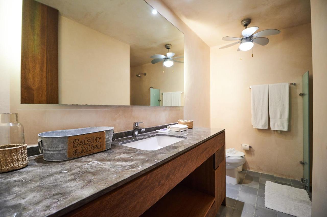 Stunning Two-level Infinity Swimming Pool & Rooftop Great Amenities Apartment Playa del Carmen