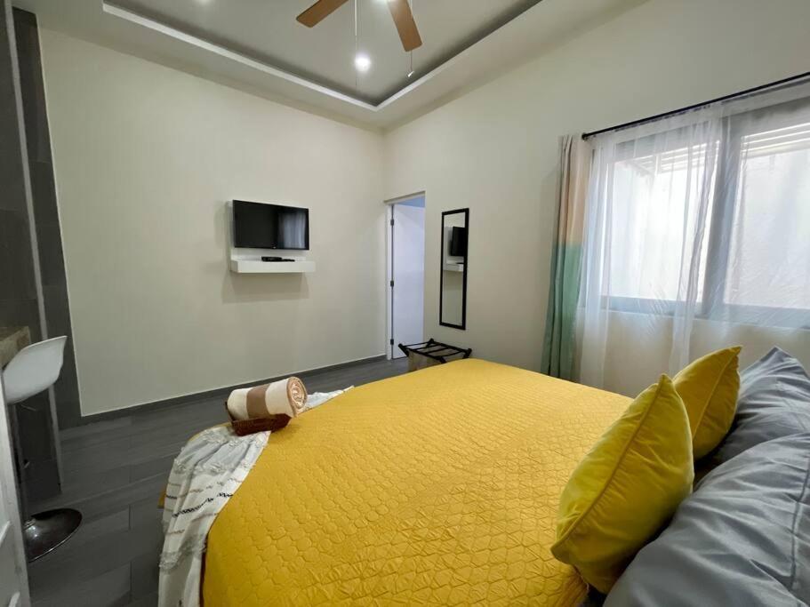 Beauty W Gym Sauna Pool Close 5th Ave &beach Apartment *