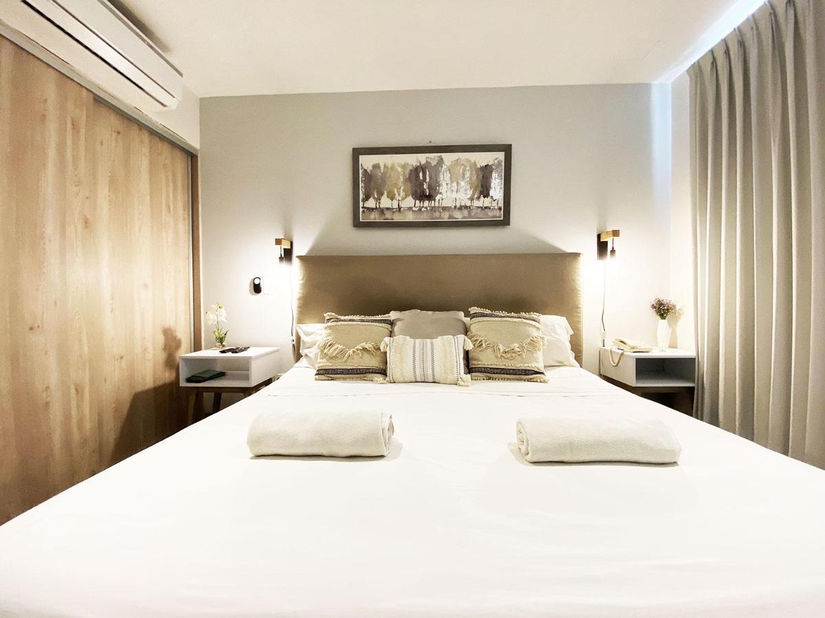 Apartment W/rooftop Pool Only 2 Mins From The *