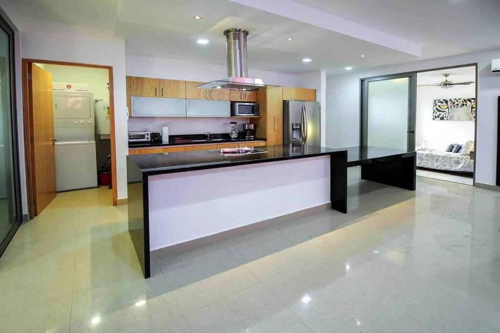 Apartment Modern 2 Bdr, 3 Minutes Walk From The Beach, Central Location! Playa del Carmen