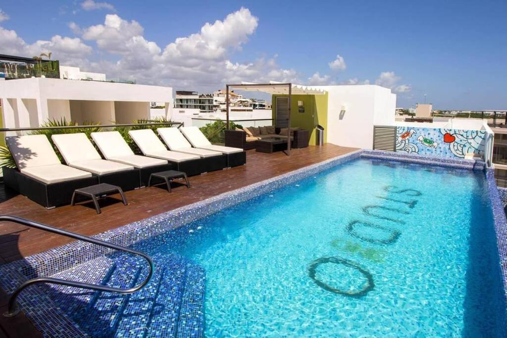 Modern 2 Bdr, 3 Minutes Walk From The Beach, Central Location! *