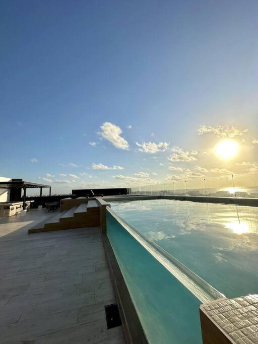 Apartment New Pool View Cozy / Jacuzzi, Gym & Pool *