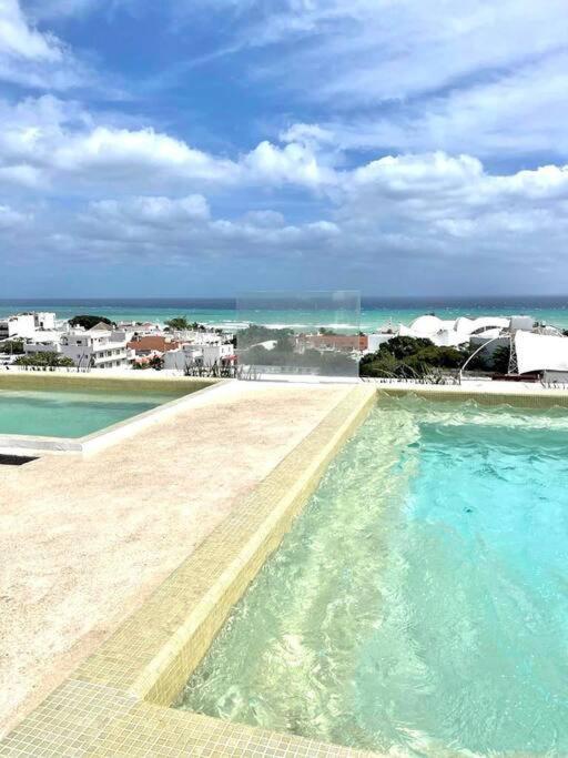 New Pool View Cozy / Jacuzzi, Gym & Pool Apartment