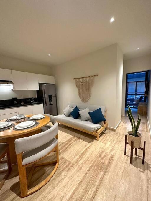 Apartment New Pool View Cozy / Jacuzzi, Gym & Pool *