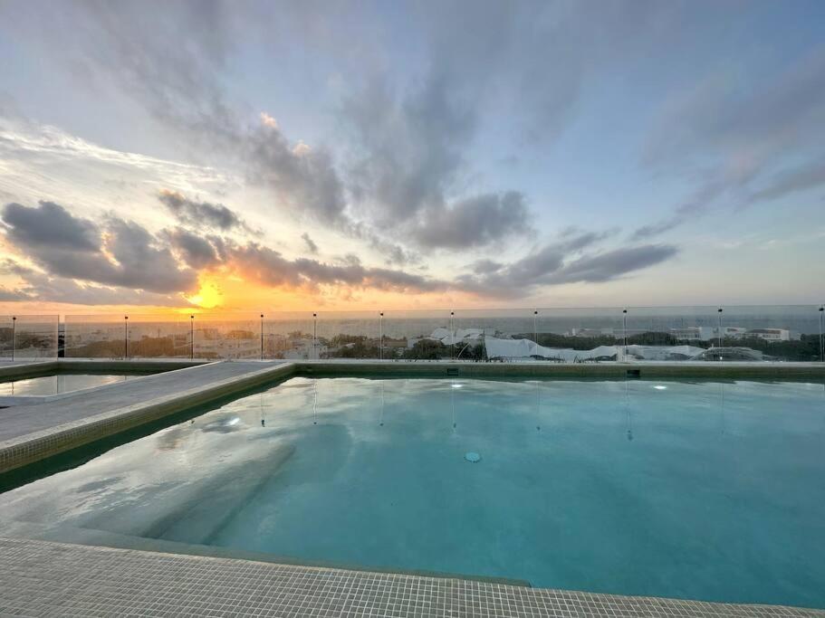 New Pool View Cozy / Jacuzzi, Gym & Pool Apartment Playa del Carmen