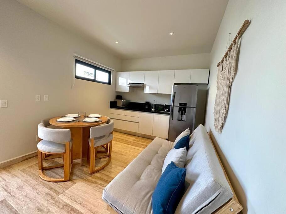 New Pool View Cozy / Jacuzzi, Gym & Pool Apartment