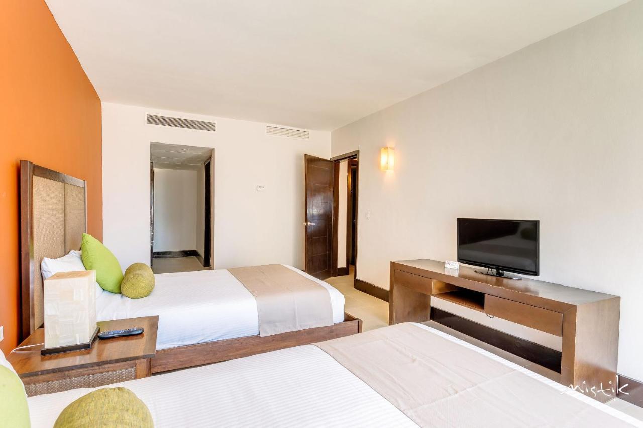 Aldea Thai L Resort-style Pool & Gym *