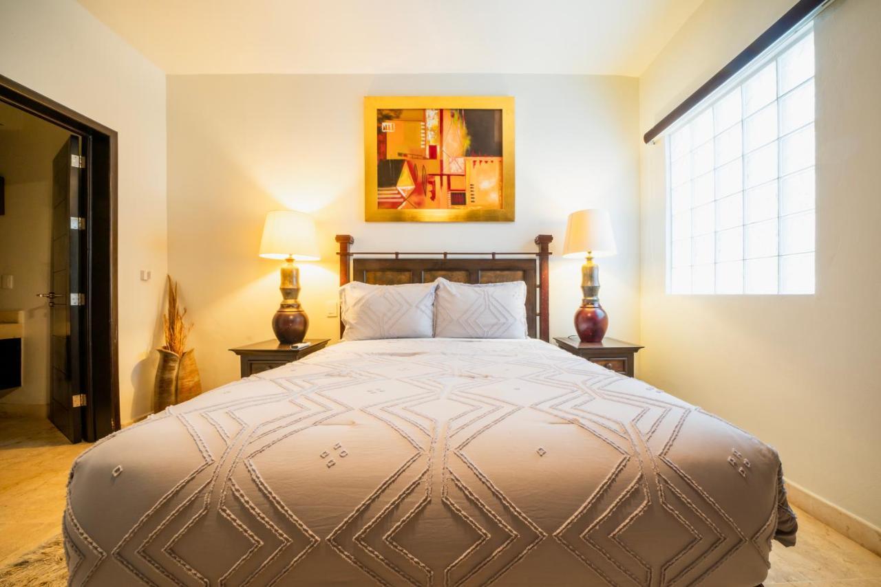 Сasa de vacaciones Surf 405 - Luxury Oceanview Beachfront 3 Bedroom With Gym - At El Faro Playa del Carmen
