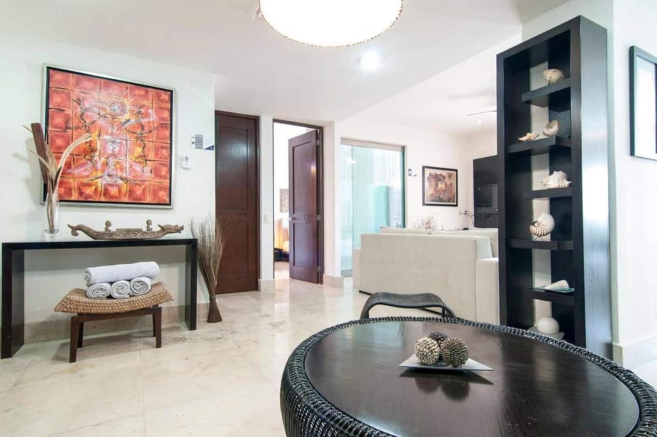 Luxurious & In Playa Steps From The