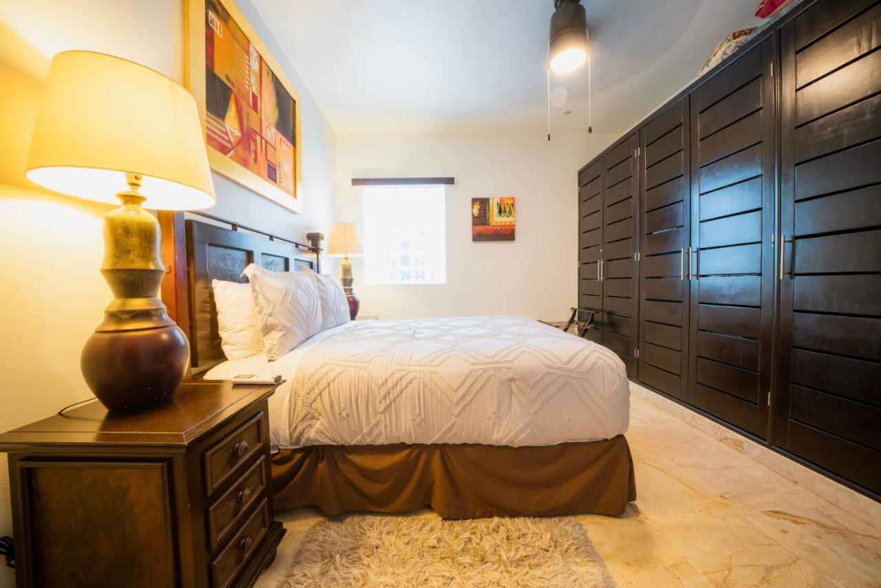 Сasa de vacaciones Surf 405 - Luxury Oceanview Beachfront 3 Bedroom With Gym - At El Faro Playa del Carmen