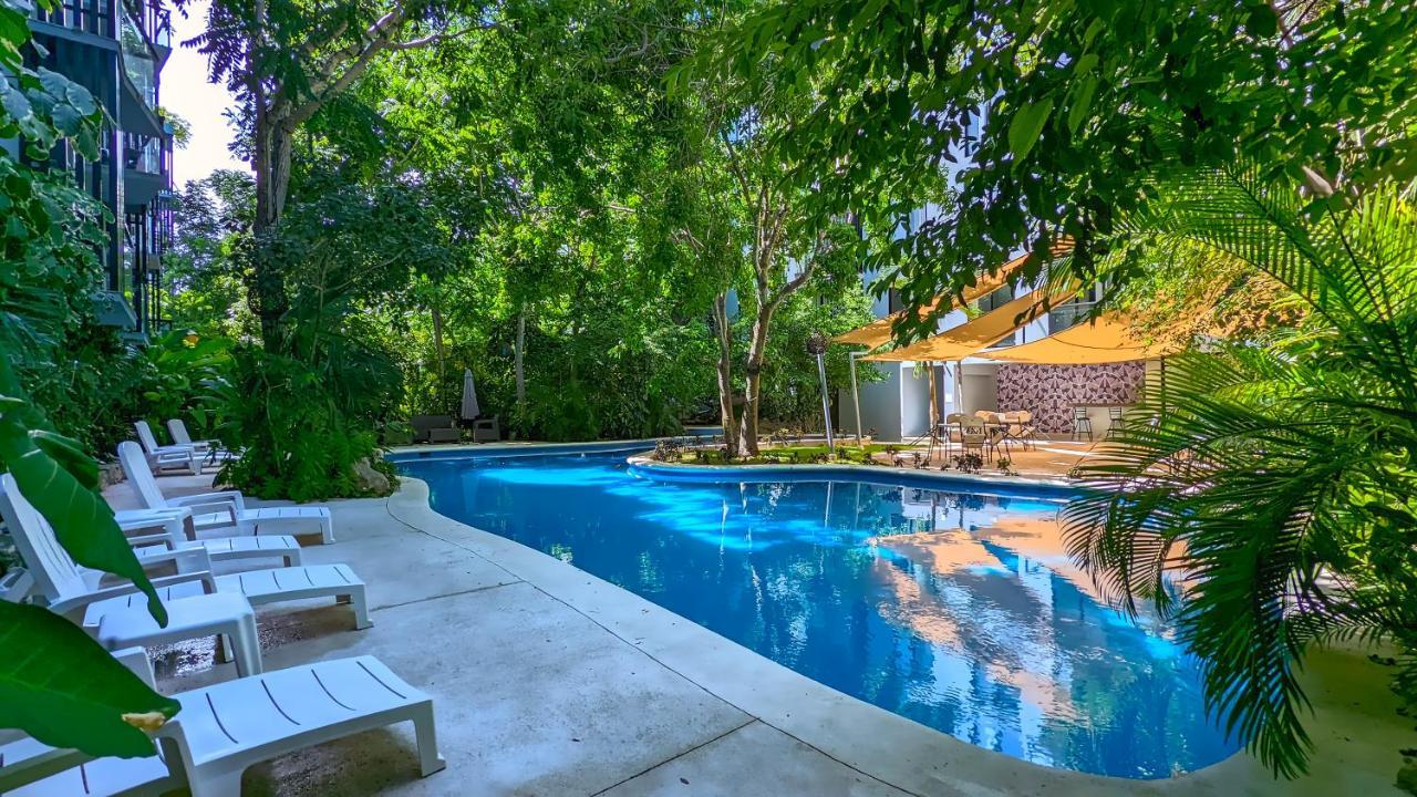 Riviera - New 2br W. Big Pool & Jacuzzi *