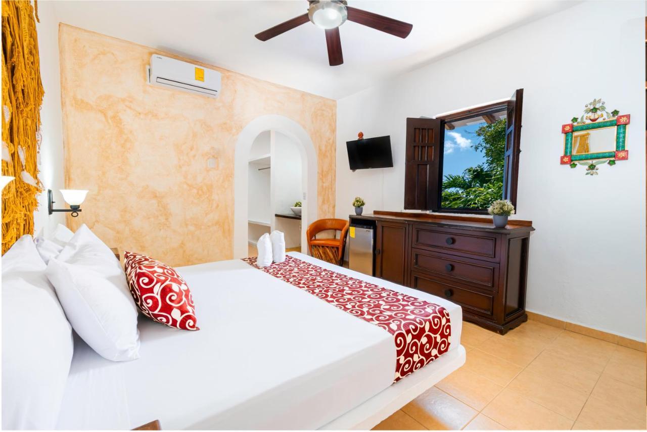 Hotel Casa De Flores 3*
