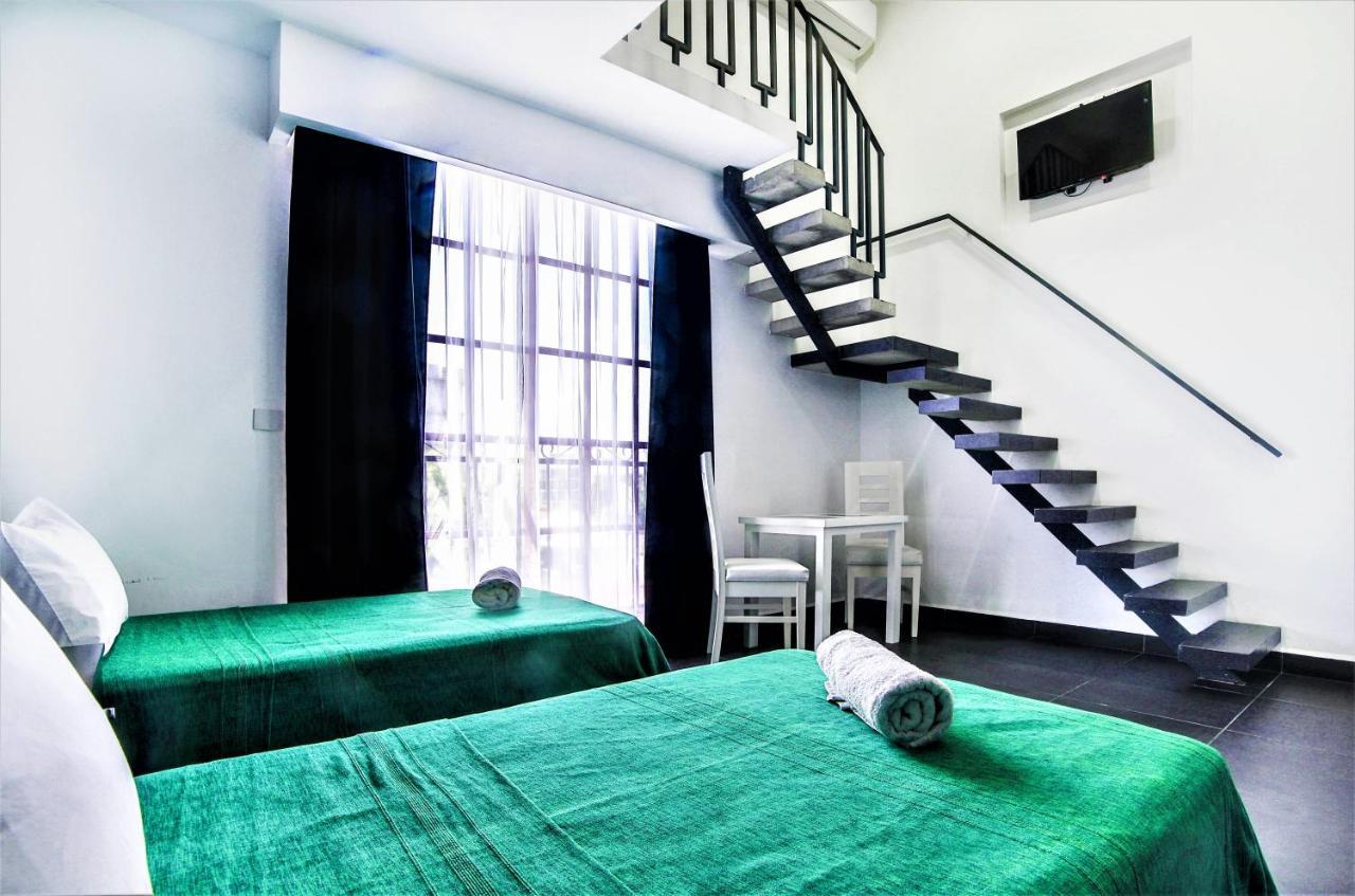 Colonial 3*