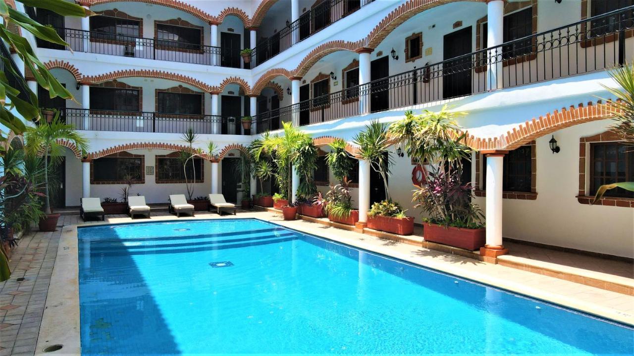 Colonial Hotel