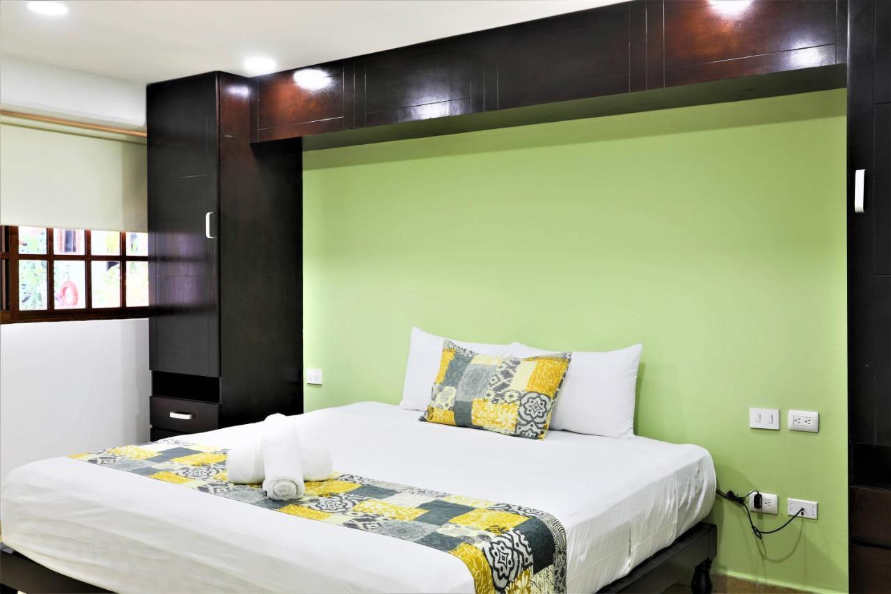 Colonial 3*