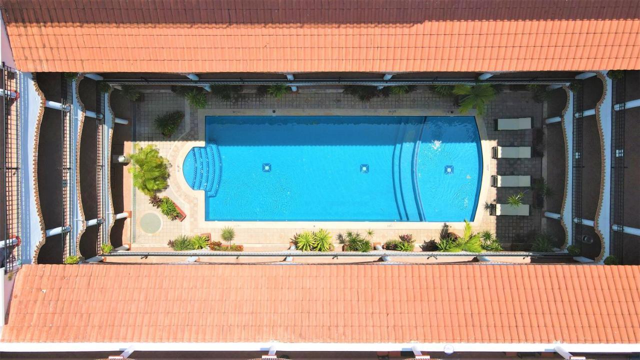 Colonial 3*