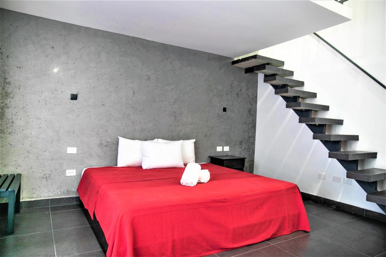 Colonial 3*