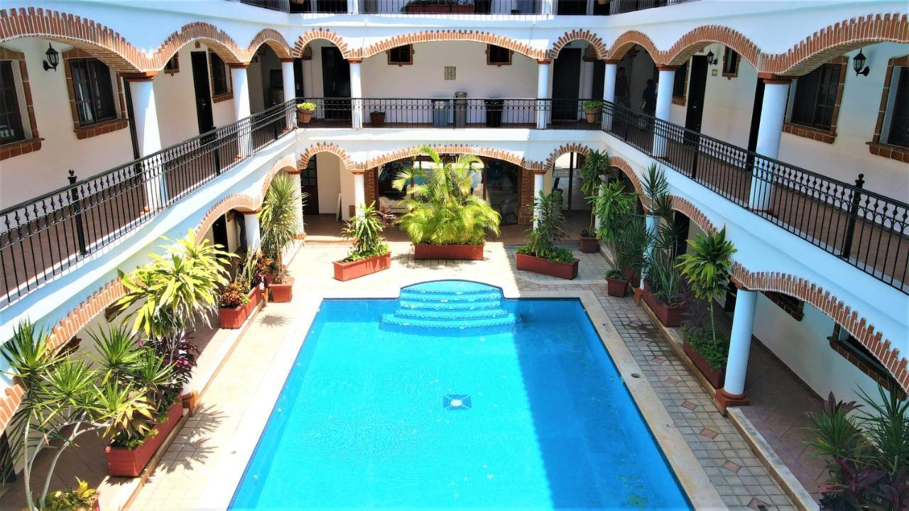 Colonial Hotel 3*