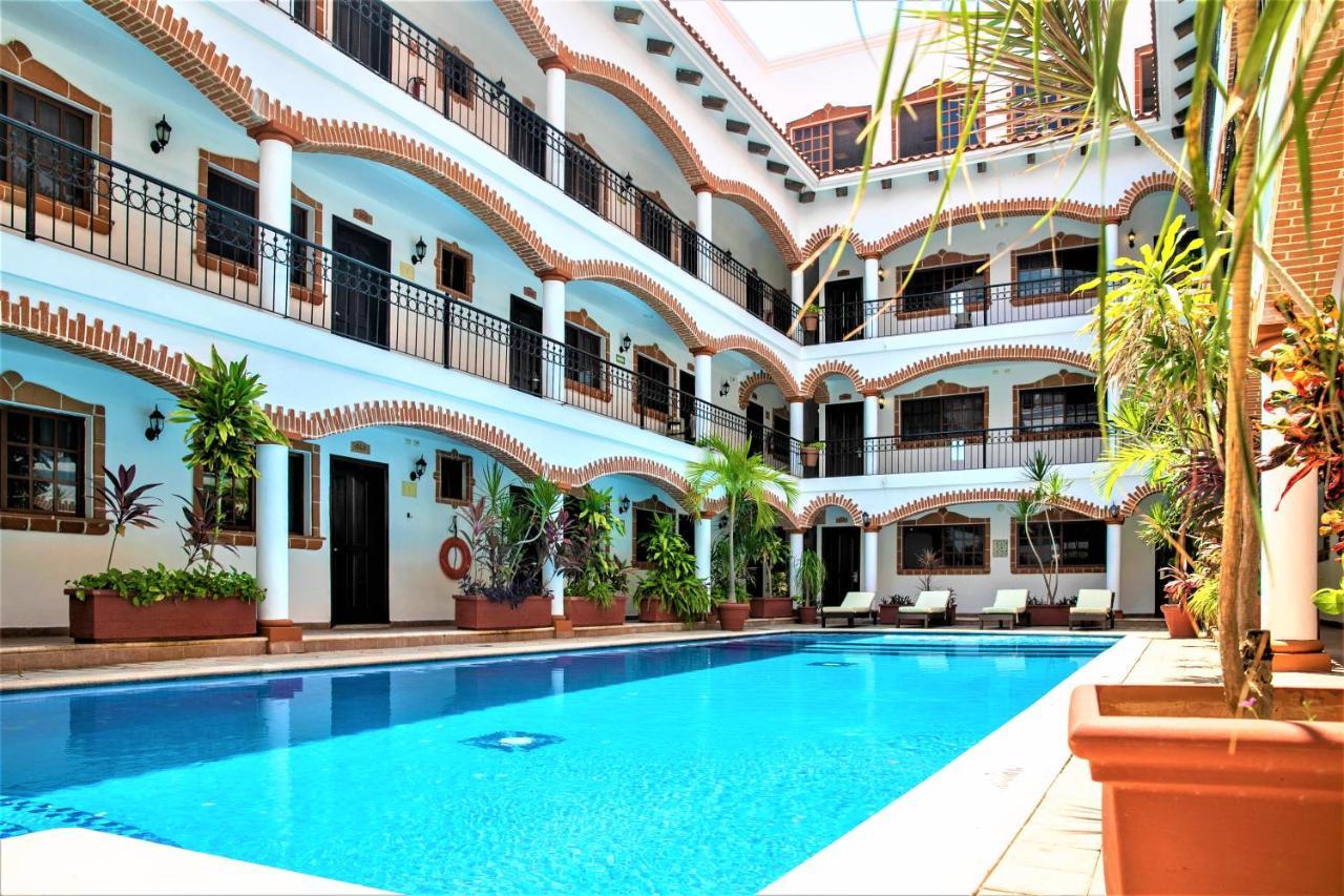 Colonial 3*