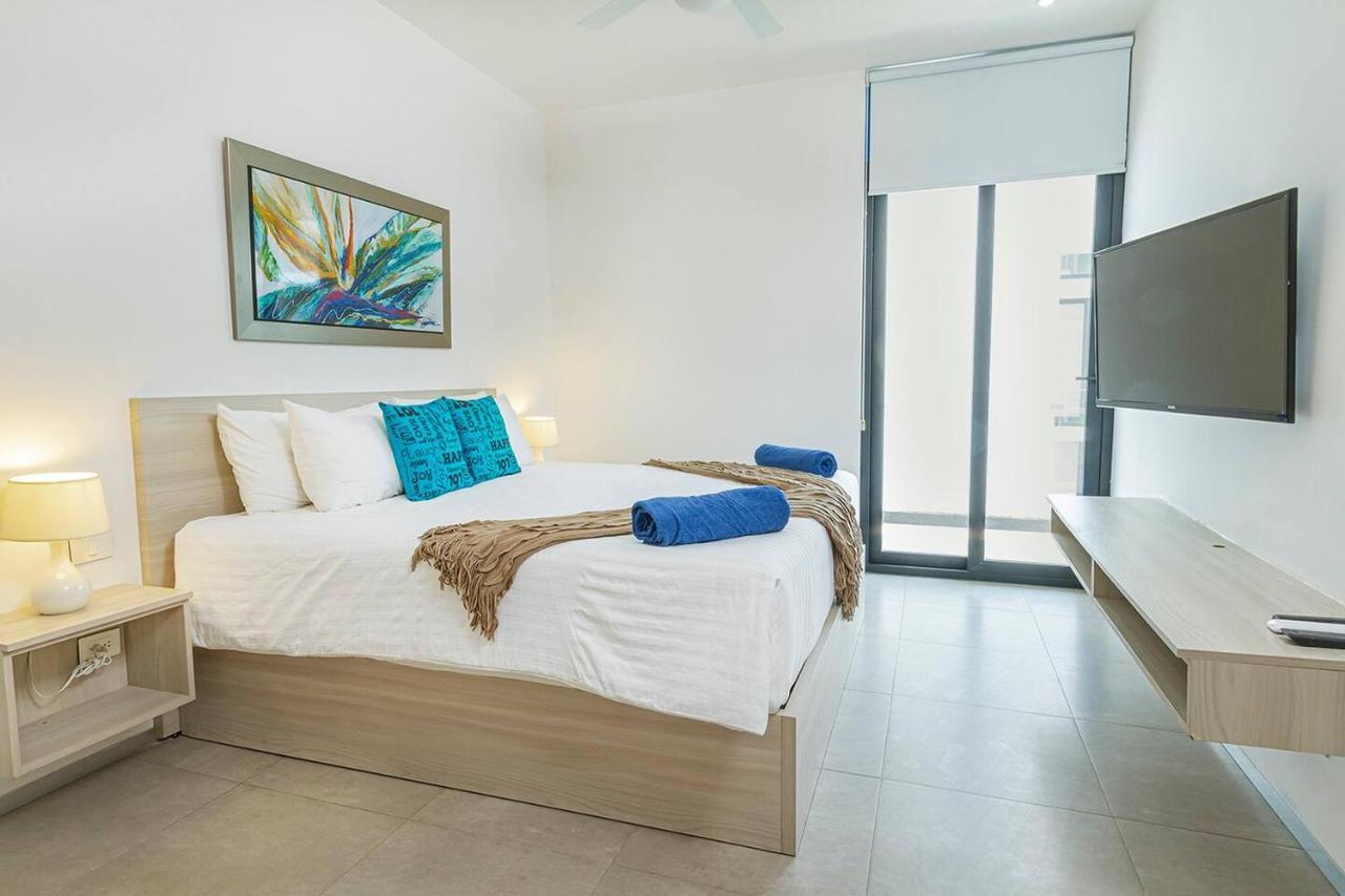 Lovely Space 4 Blocks From The Beach