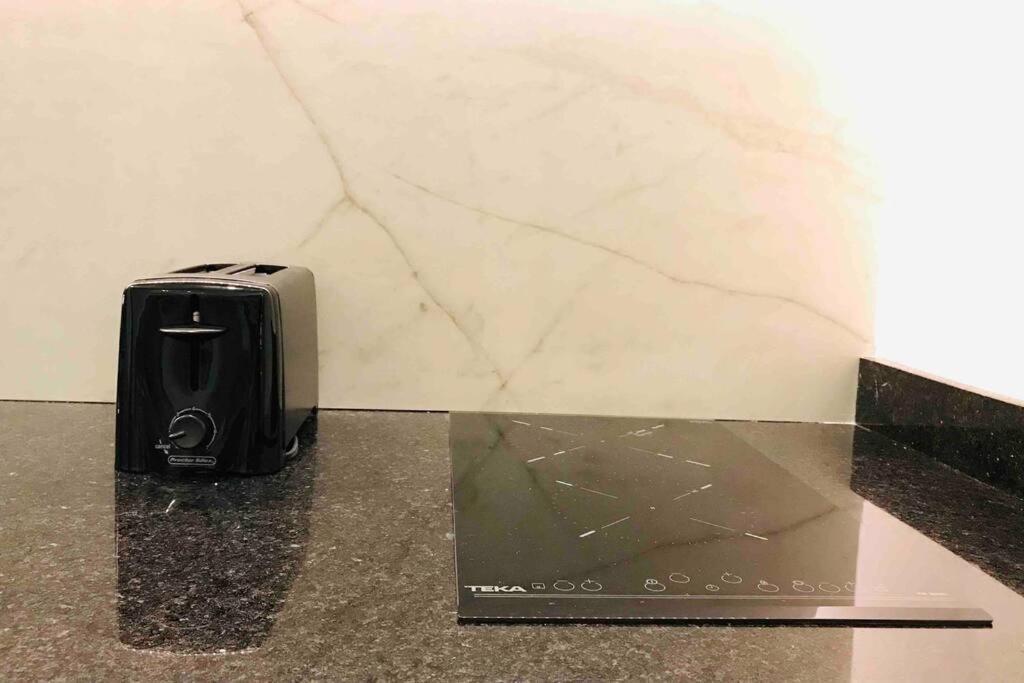 Appartement Workspace-reliable Wifi-ac Close To Everything *
