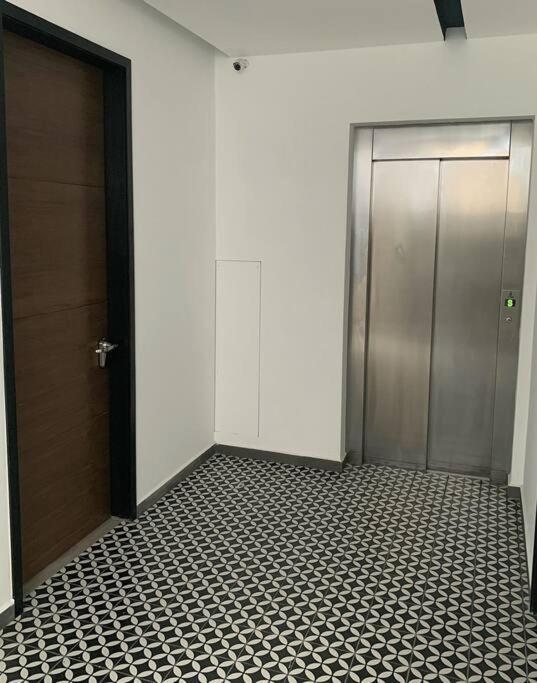 Appartement Workspace-reliable Wifi-ac Close To Everything