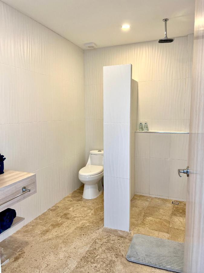 Apartment Location One Block From 5th *