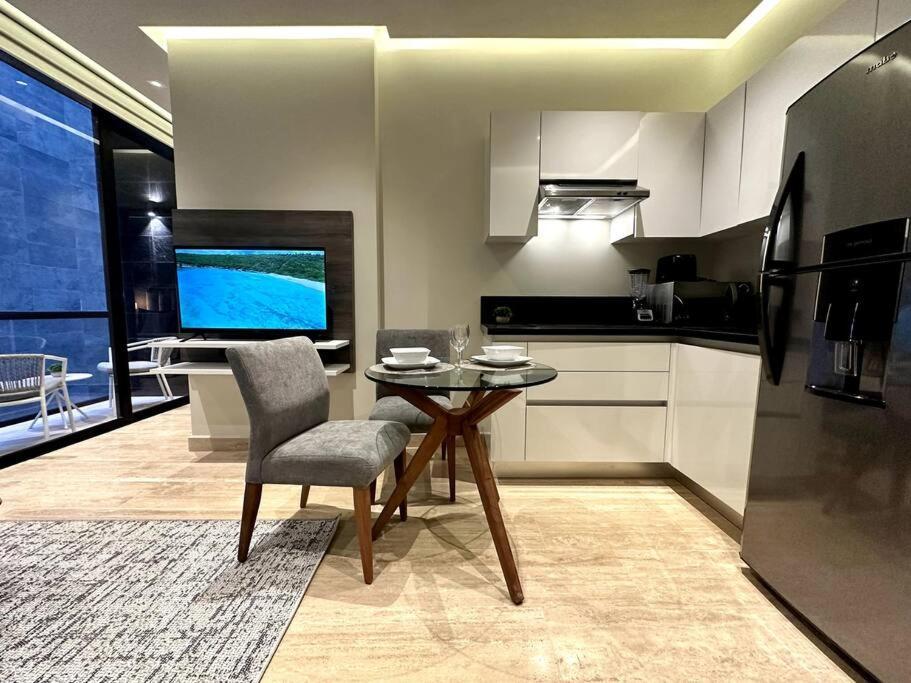 Apartment Modern Loft With Rooftop Pool & Steps From The By Solmar