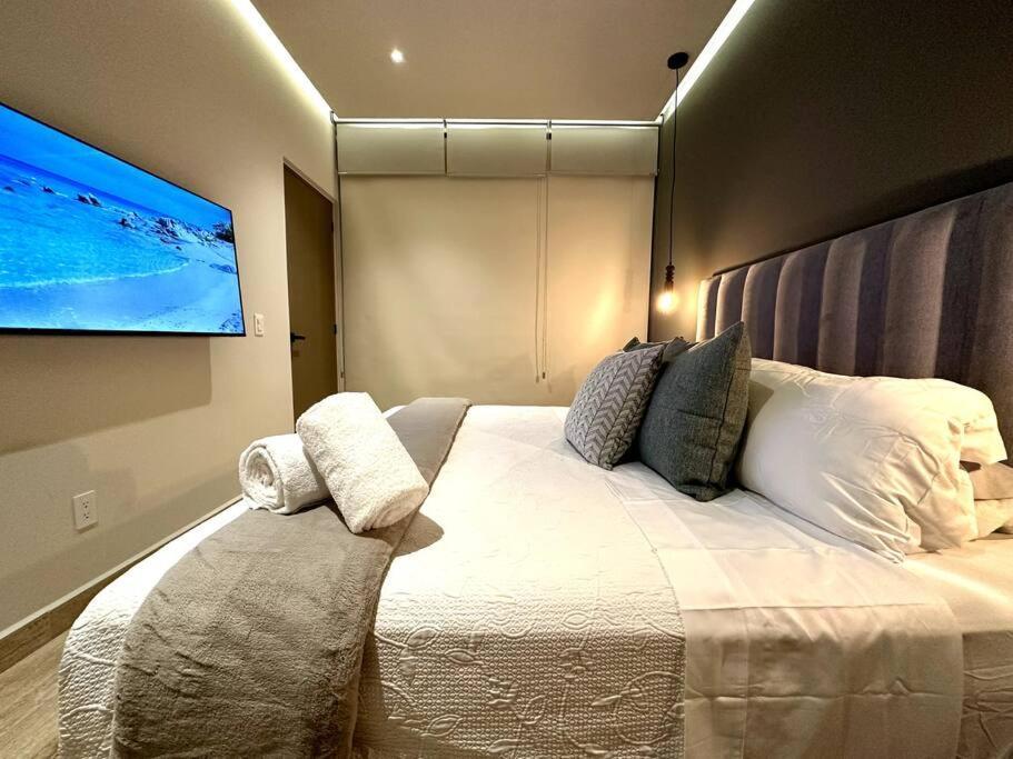 Modern Loft With Rooftop Pool & Steps From The By Solmar