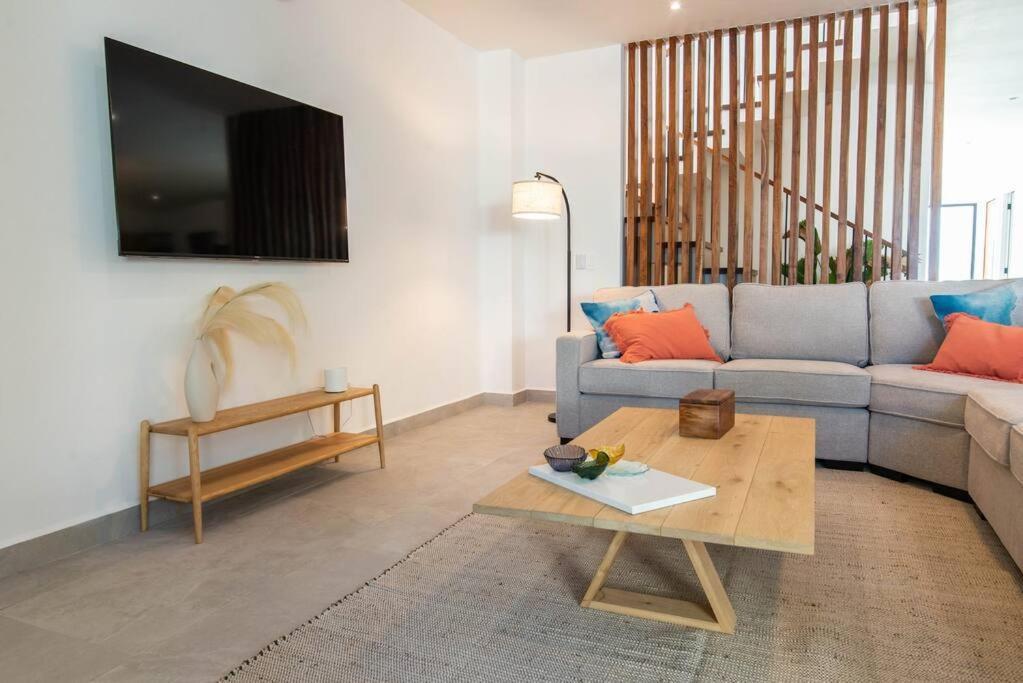 Beautiful 4br, Up To 8 Guests, Private Pool, 10 Min To Holiday home Playa del Carmen